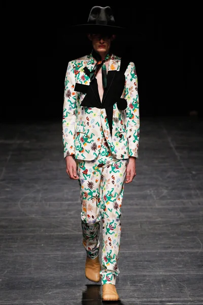 Look 12